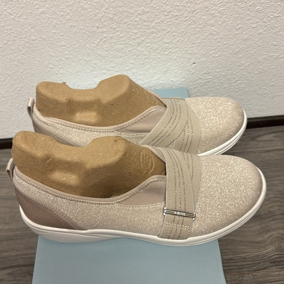 Bzees Niche III Slip-On - Picture 5 of 9